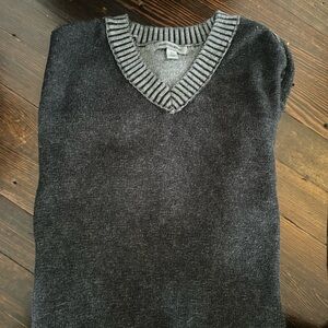 Like New Johnston & Murphy V-Neck Sweater